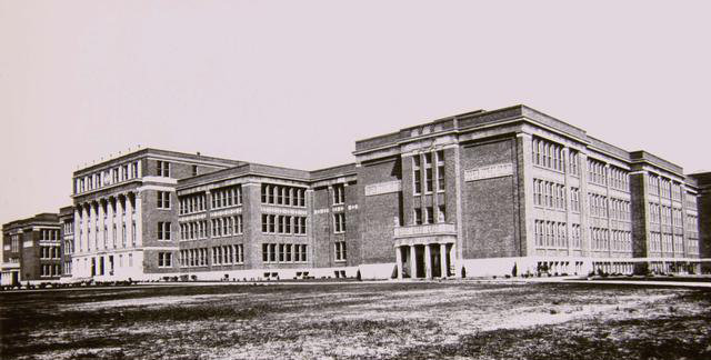 1935